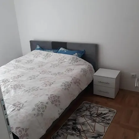 Apartment Apartman See *