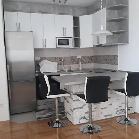 Apartman See Apartment *
